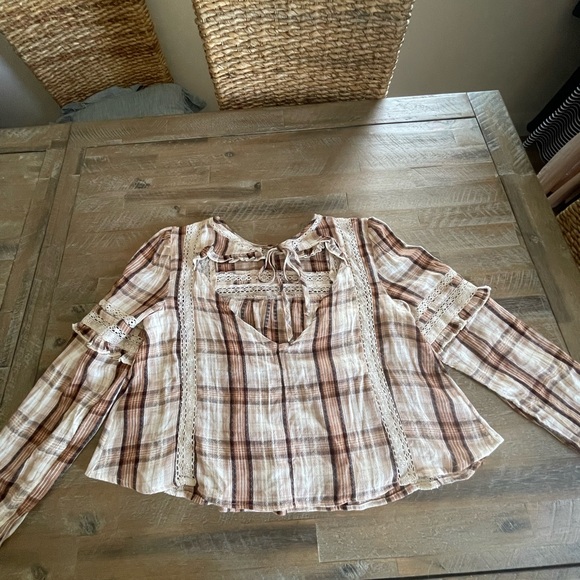 Long sleeve ruffled top - Picture 5 of 7